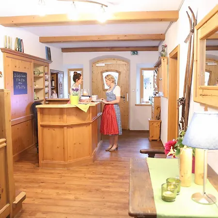 Beim Nuihausa Hotel