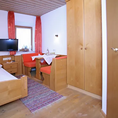Beim Nuihausa Reit im Winkl