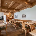 贝姆内豪萨酒店 3*