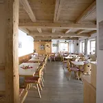 贝姆内豪萨酒店 3*
