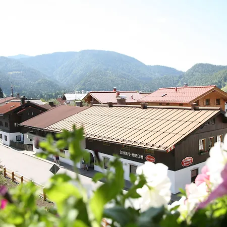 Beim Nuihausa Reit im Winkl